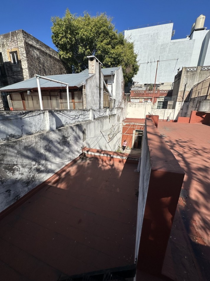 Casa de 4 ambientes en lote propio en pleno Chacarita - Ideal para refaccionar o construir