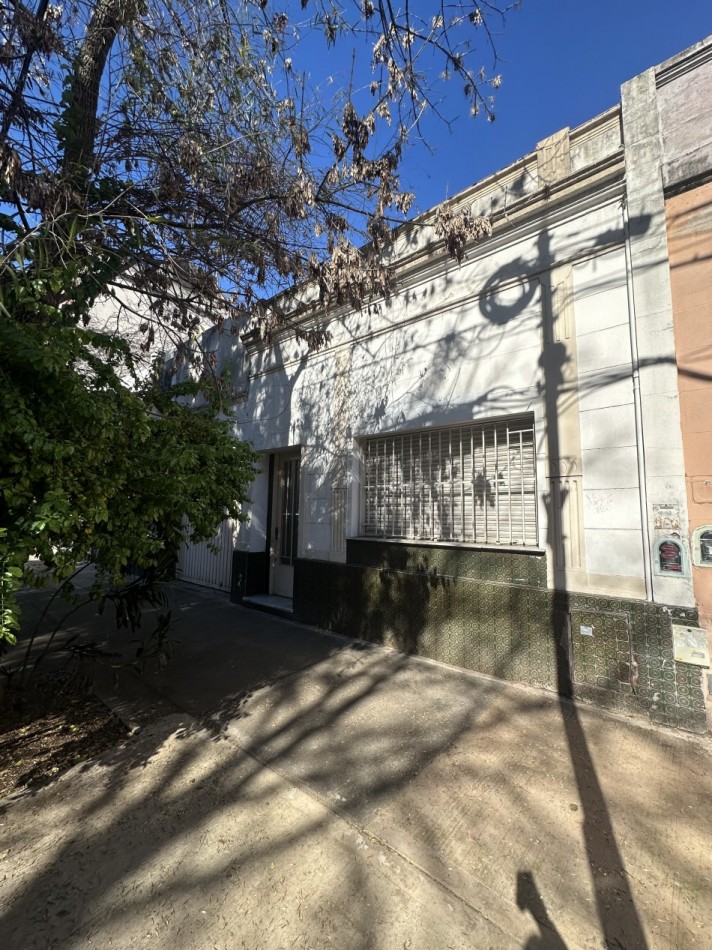 Casa de 4 ambientes en lote propio en pleno Chacarita - Ideal para refaccionar o construir