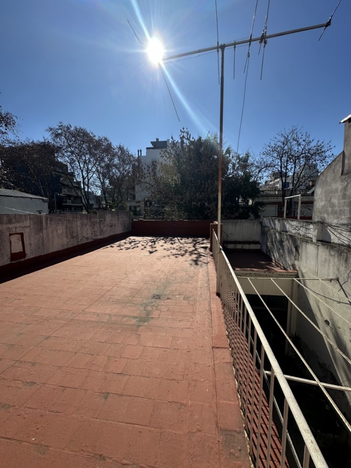 Casa de 4 ambientes en lote propio en pleno Chacarita - Ideal para refaccionar o construir