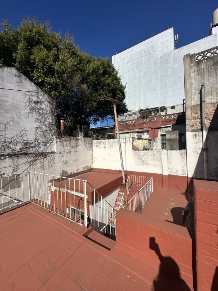 Casa de 4 ambientes en lote propio en pleno Chacarita - Ideal para refaccionar o construir