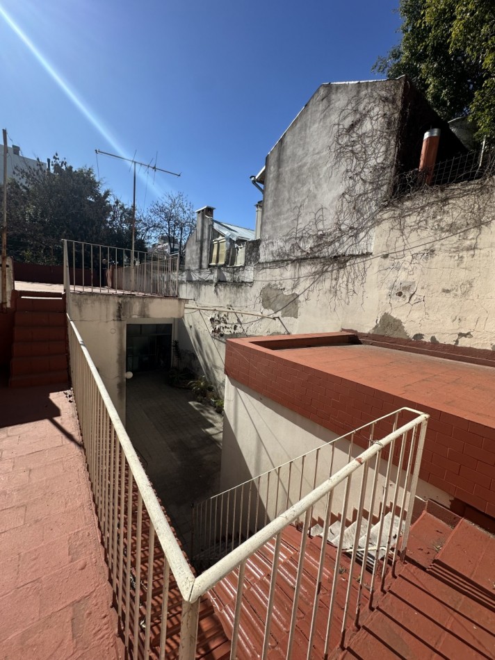 Casa de 4 ambientes en lote propio en pleno Chacarita - Ideal para refaccionar o construir