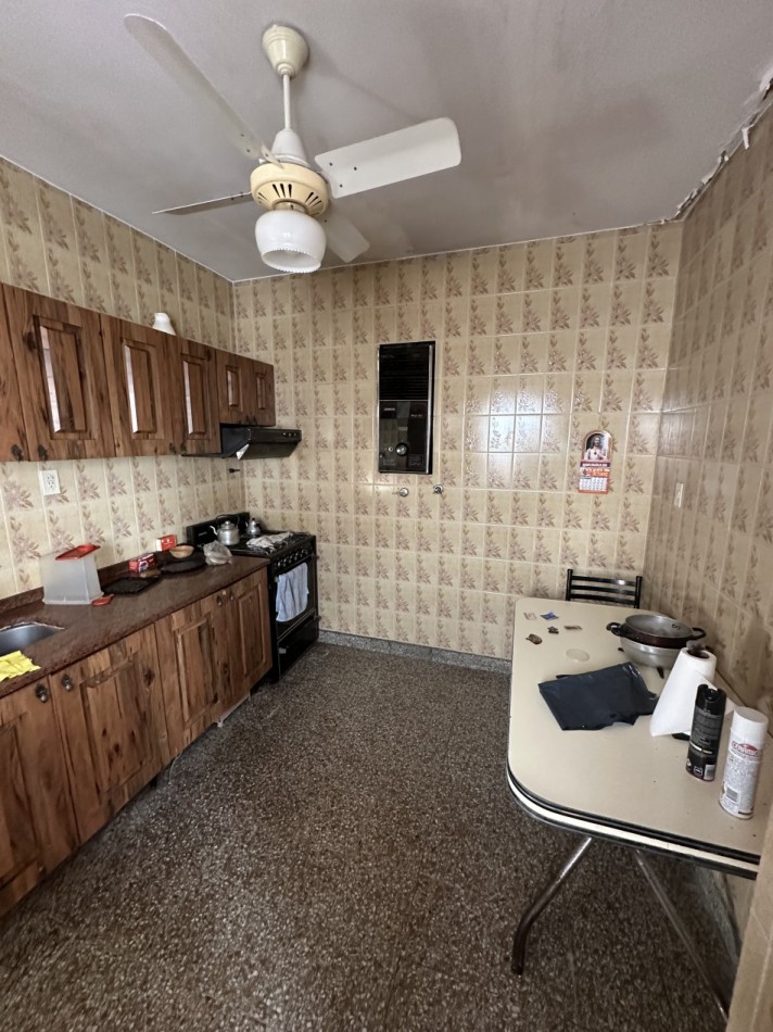 Casa de 4 ambientes en lote propio en pleno Chacarita - Ideal para refaccionar o construir