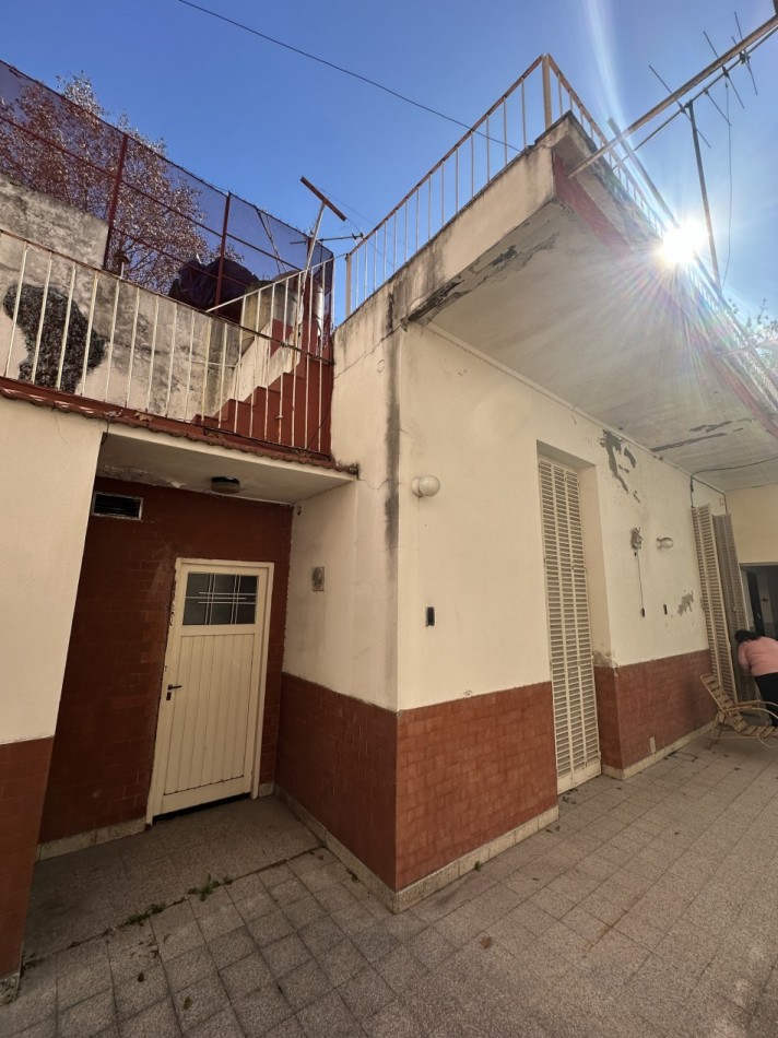 Casa de 4 ambientes en lote propio en pleno Chacarita - Ideal para refaccionar o construir