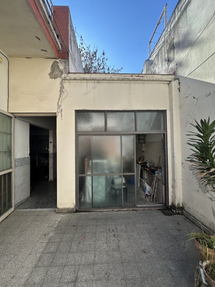 Casa de 4 ambientes en lote propio en pleno Chacarita - Ideal para refaccionar o construir