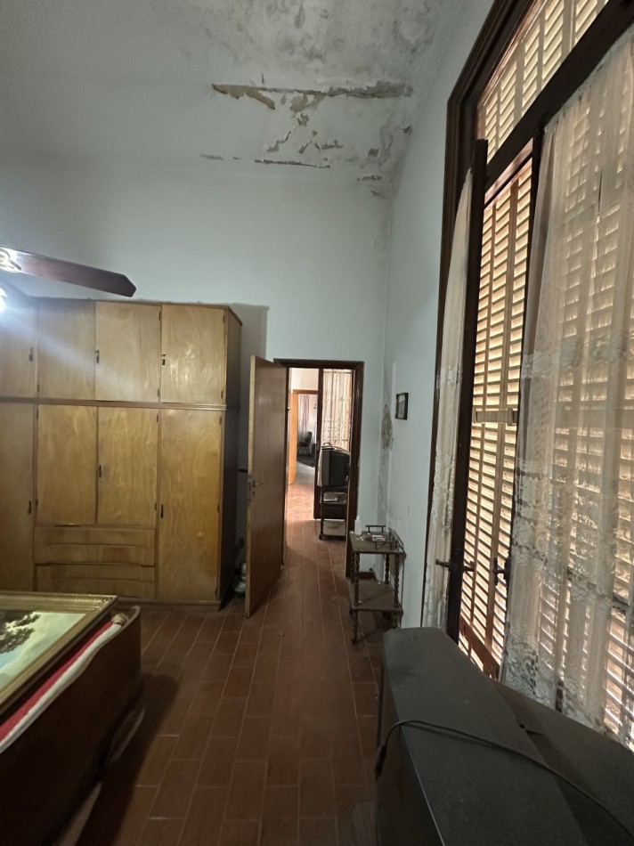 Casa de 4 ambientes en lote propio en pleno Chacarita - Ideal para refaccionar o construir