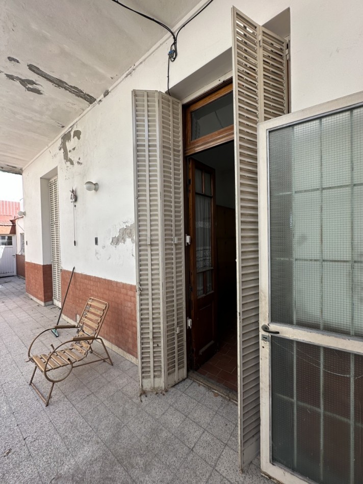 Casa de 4 ambientes en lote propio en pleno Chacarita - Ideal para refaccionar o construir