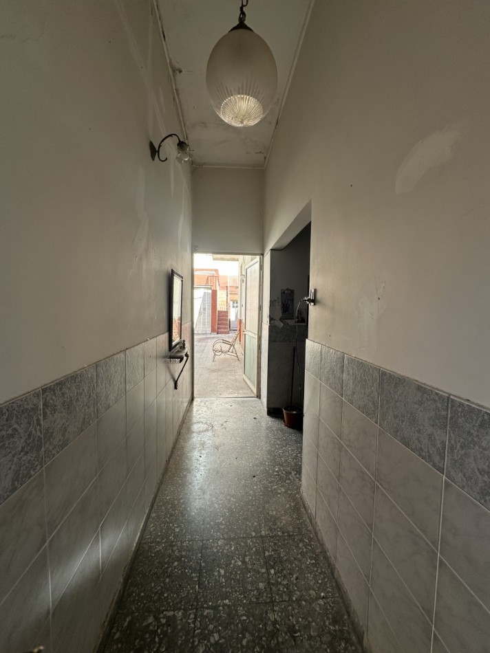 Casa de 4 ambientes en lote propio en pleno Chacarita - Ideal para refaccionar o construir