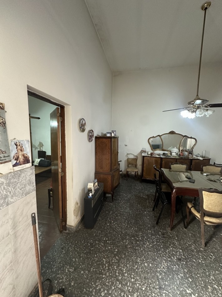 Casa de 4 ambientes en lote propio en pleno Chacarita - Ideal para refaccionar o construir