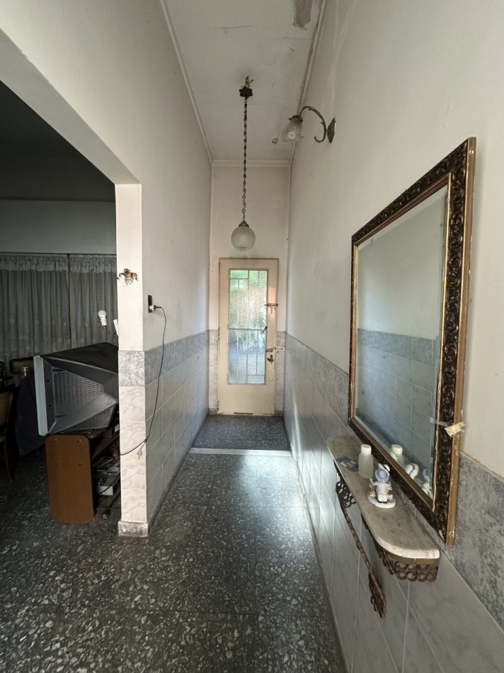 Casa de 4 ambientes en lote propio en pleno Chacarita - Ideal para refaccionar o construir