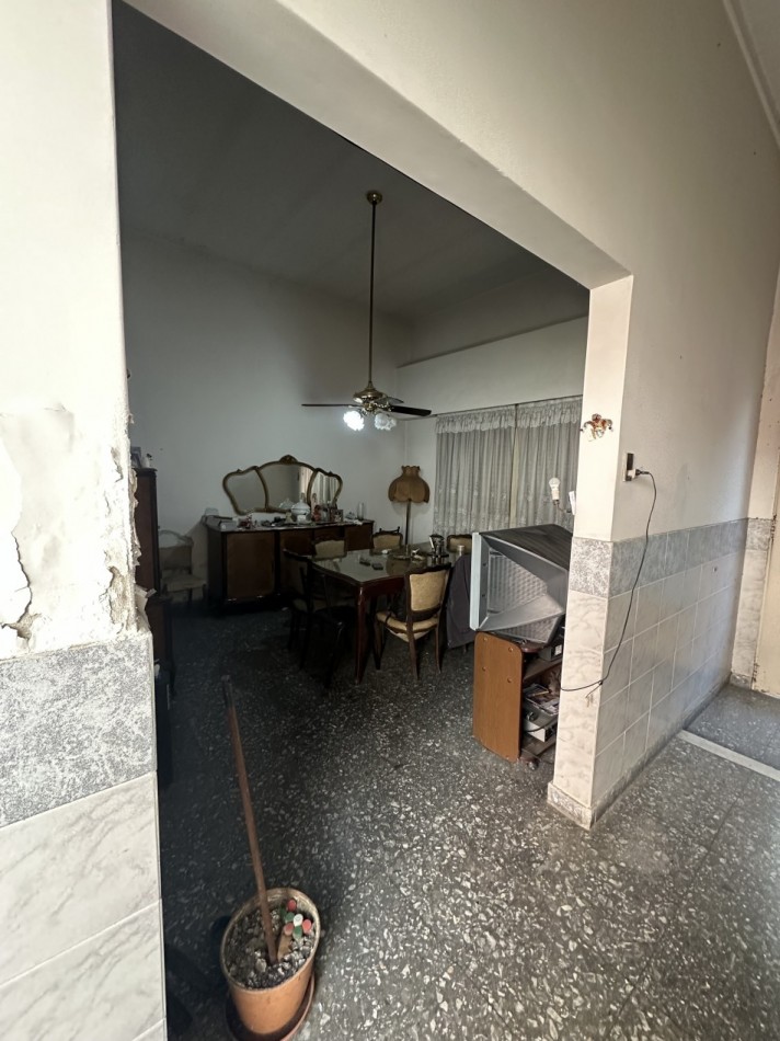 Casa de 4 ambientes en lote propio en pleno Chacarita - Ideal para refaccionar o construir